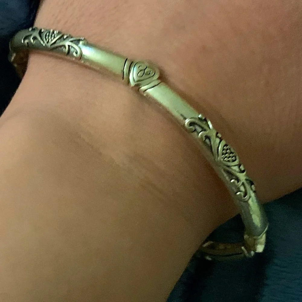 Silver tone Stretch bangle with hearts