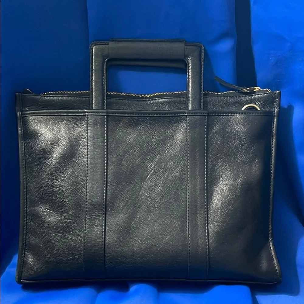 Sabandija poet black