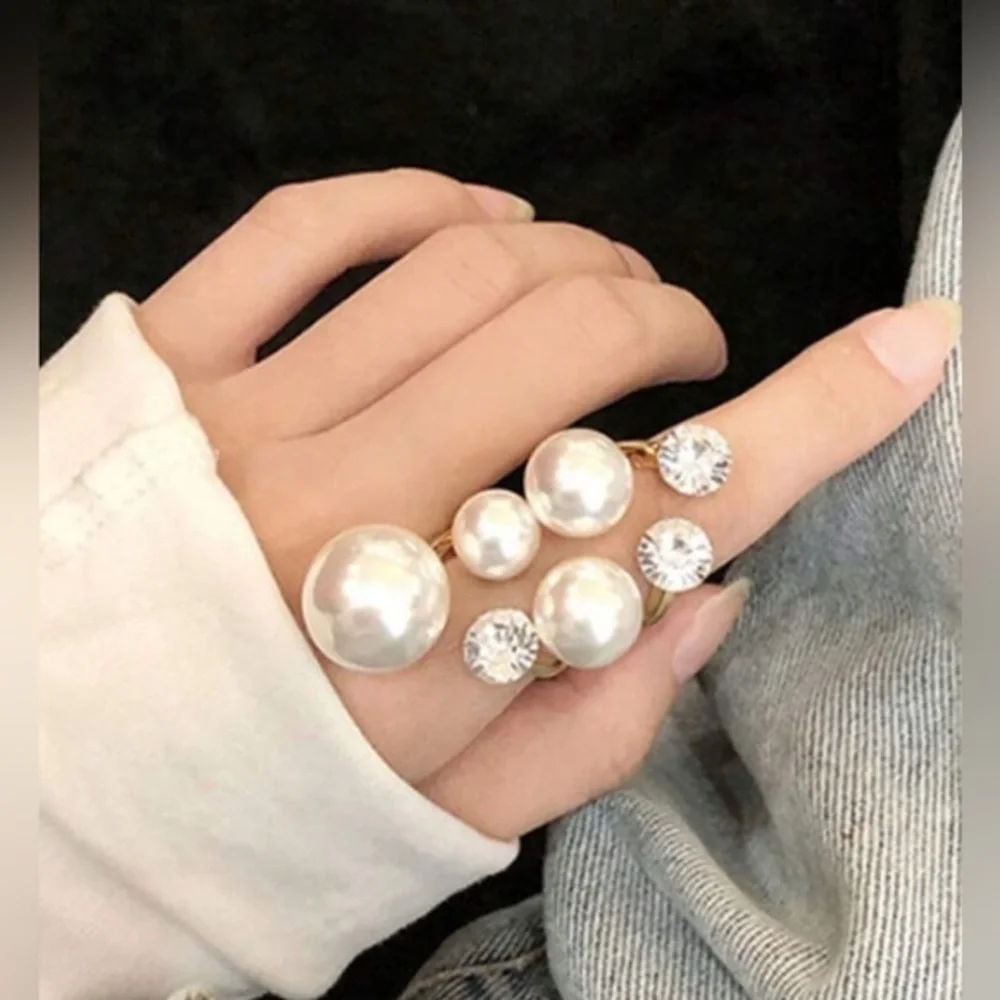 ✨NEW✨ Elegant Pearl and Crystal Statement Ring adjustable