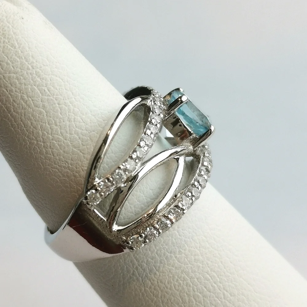 Sterling silver blue topaz gemstone ring sz 6 🆕