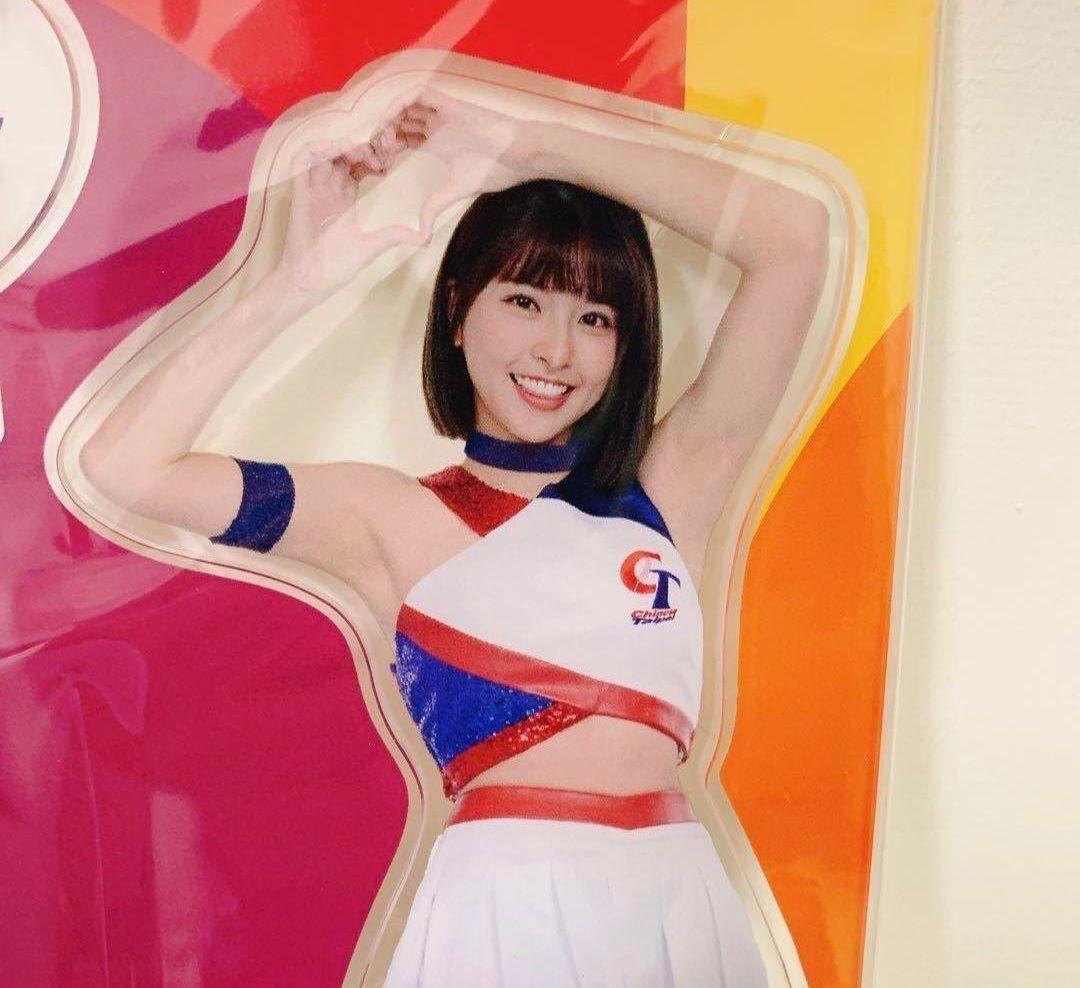 Limited Time Sale! Peak Performance Chun Chun Taiwan Baseball Cheerleader WBC Acrylic Stand